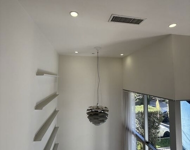 7917 Willoughby Avenue - Photo Thumbnail 7