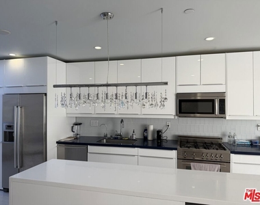 7917 Willoughby Avenue - Photo Thumbnail 2