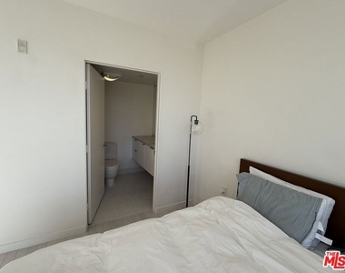 7917 Willoughby Avenue - Photo Thumbnail 14