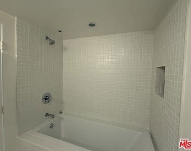 7917 Willoughby Avenue - Photo Thumbnail 15