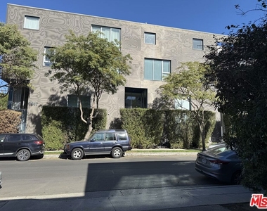 7917 Willoughby Avenue - Photo Thumbnail 30