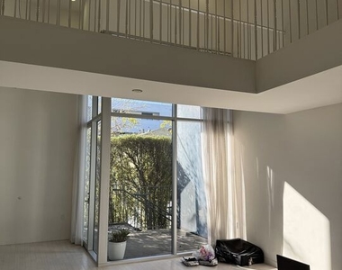 7917 Willoughby Avenue - Photo Thumbnail 4