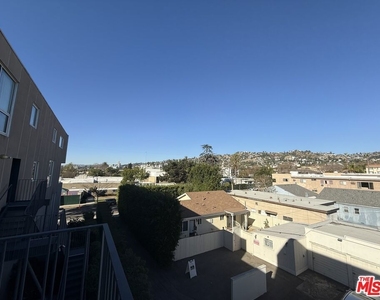 7917 Willoughby Avenue - Photo Thumbnail 20