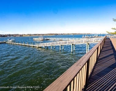 309 Lincoln Avenue - Photo Thumbnail 5