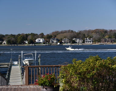 309 Lincoln Avenue - Photo Thumbnail 4