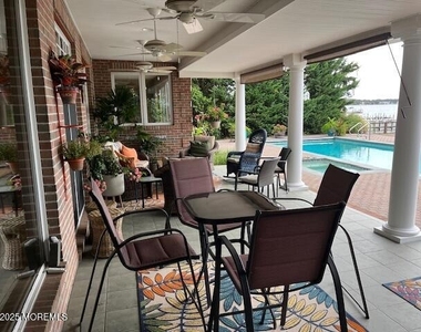 309 Lincoln Avenue - Photo Thumbnail 10