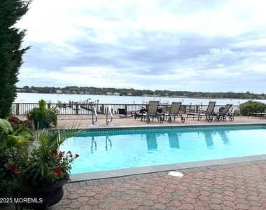 309 Lincoln Avenue - Photo Thumbnail 7
