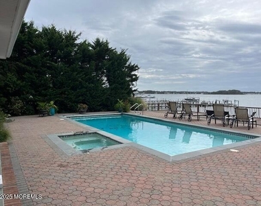 309 Lincoln Avenue - Photo Thumbnail 9