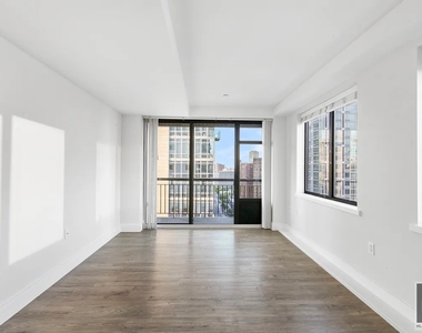East 91st Street - Photo Thumbnail 3
