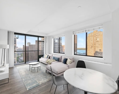 East 91st Street - Photo Thumbnail 1