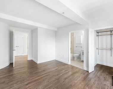 East 91st Street - Photo Thumbnail 10