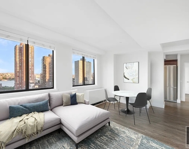 East 91st Street - Photo Thumbnail 6
