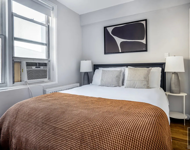 East 58 Street - Photo Thumbnail 2