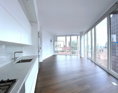 East 44th Street - Photo Thumbnail 1