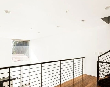 333 S Wilton Place - Photo Thumbnail 13