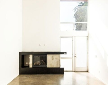 333 S Wilton Place - Photo Thumbnail 4