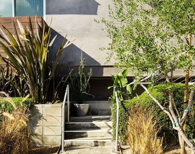 333 S Wilton Place - Photo Thumbnail 2