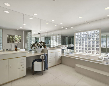 811 N Hillcrest Road - Photo Thumbnail 5