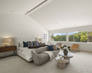 811 N Hillcrest Road - Photo Thumbnail 4
