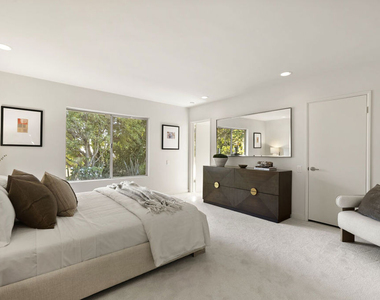 811 N Hillcrest Road - Photo Thumbnail 6