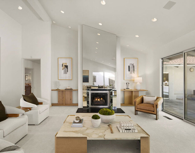 811 N Hillcrest Road - Photo Thumbnail 3