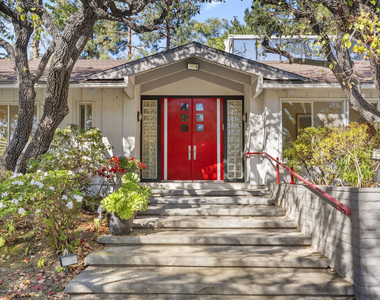 811 N Hillcrest Road - Photo Thumbnail 1