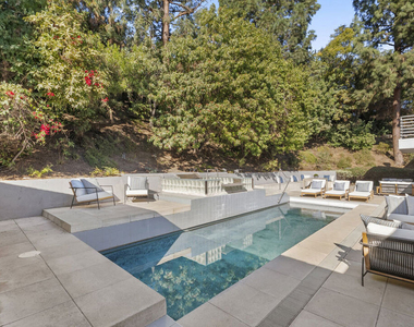 811 N Hillcrest Road - Photo Thumbnail 10