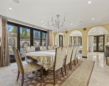 803 N Roxbury Drive - Photo Thumbnail 12
