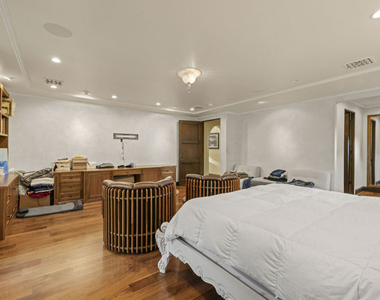 803 N Roxbury Drive - Photo Thumbnail 18