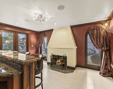 803 N Roxbury Drive - Photo Thumbnail 5