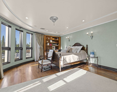 803 N Roxbury Drive - Photo Thumbnail 29