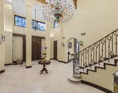803 N Roxbury Drive - Photo Thumbnail 8