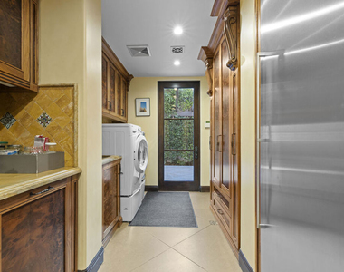 803 N Roxbury Drive - Photo Thumbnail 39