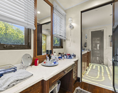 803 N Roxbury Drive - Photo Thumbnail 23