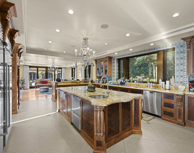 803 N Roxbury Drive - Photo Thumbnail 44