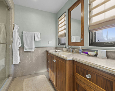 803 N Roxbury Drive - Photo Thumbnail 31