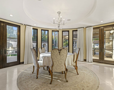 803 N Roxbury Drive - Photo Thumbnail 9