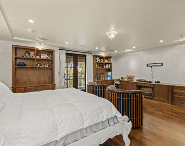 803 N Roxbury Drive - Photo Thumbnail 17