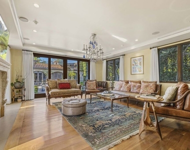 803 N Roxbury Drive - Photo Thumbnail 13