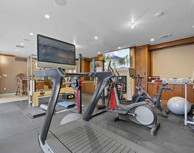 803 N Roxbury Drive - Photo Thumbnail 43