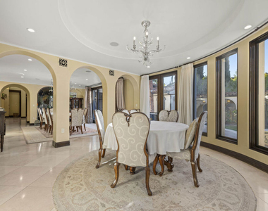 803 N Roxbury Drive - Photo Thumbnail 10