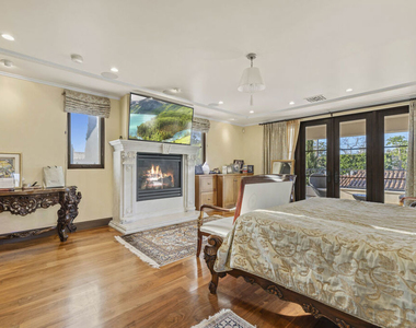 803 N Roxbury Drive - Photo Thumbnail 22