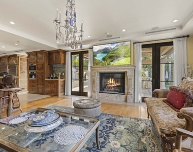 803 N Roxbury Drive - Photo Thumbnail 15