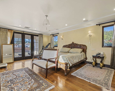 803 N Roxbury Drive - Photo Thumbnail 21