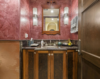 803 N Roxbury Drive - Photo Thumbnail 11