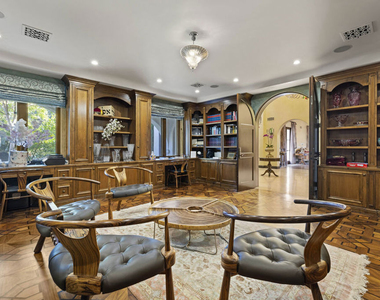 803 N Roxbury Drive - Photo Thumbnail 35