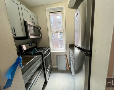 East 58 Street - Photo Thumbnail 8
