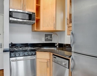 East 25th Street - Photo Thumbnail 9