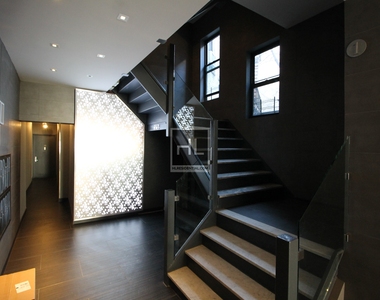 East 25th Street - Photo Thumbnail 22