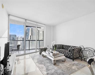 475 Brickell Ave - Photo Thumbnail 5